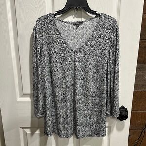 Adrianna Papell Black and White Relaxed Blouse (G127)